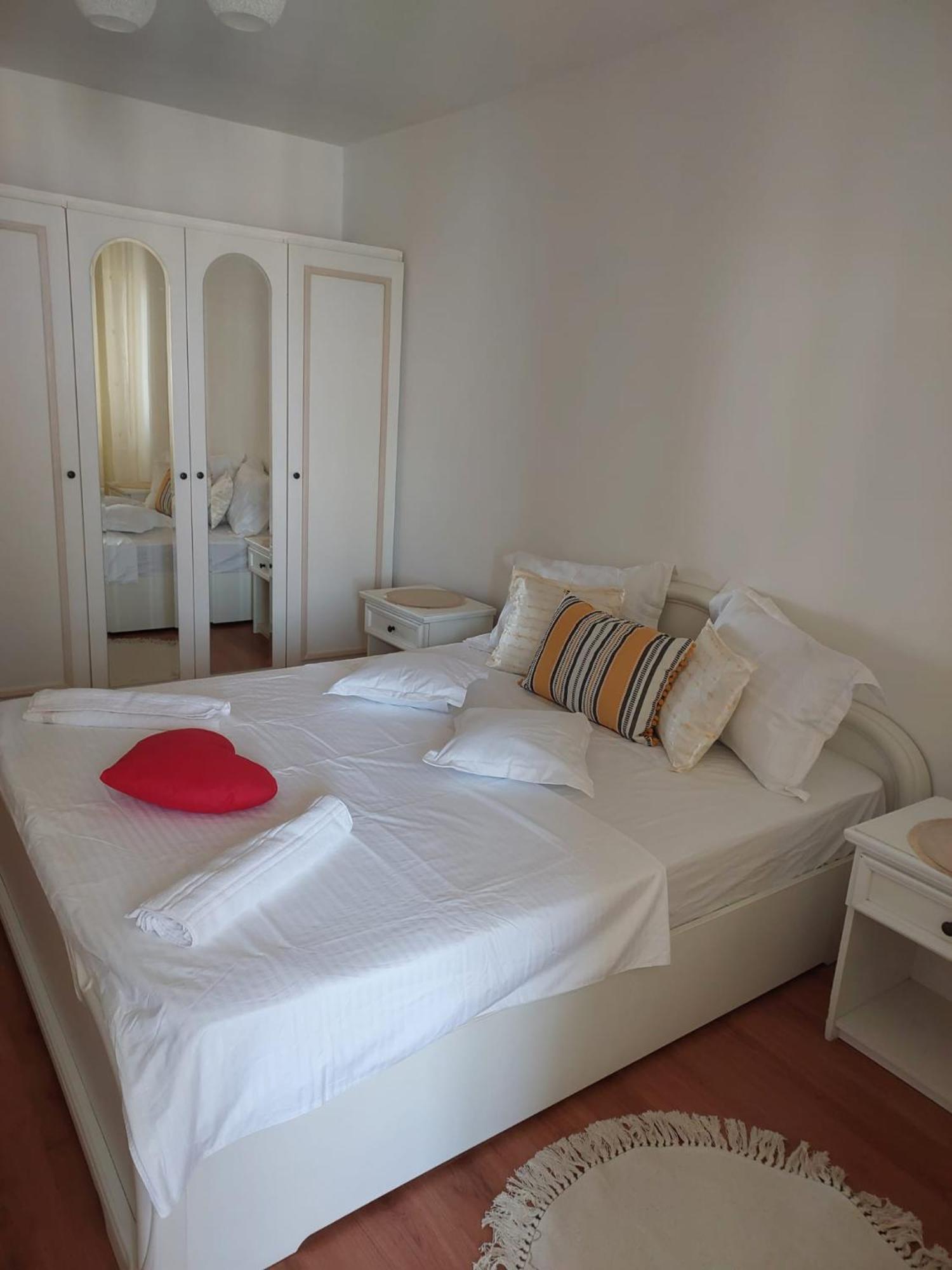 Panorama Mega Apartament Pantelimon Букурещ Екстериор снимка